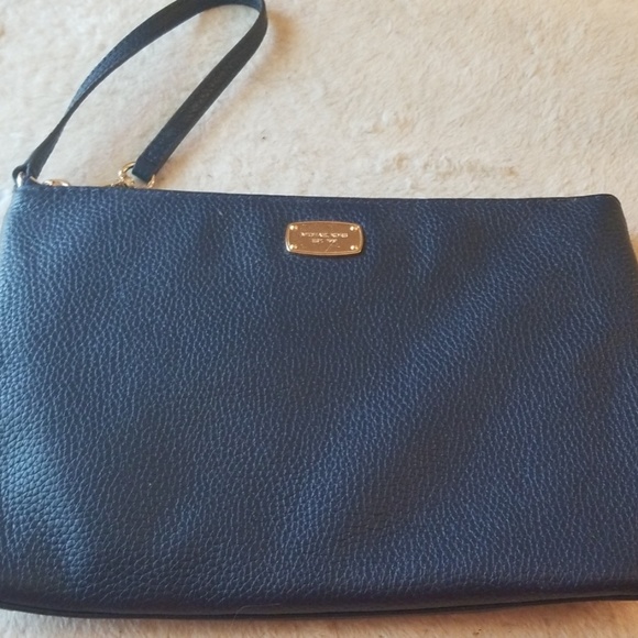 Michael Kors Handbags - NWT Michael Kors Clutch Bag